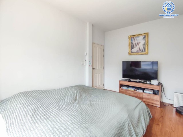 *****ทาวน์เฮ้าส์มือสองย่านนนทบุรี ม.เดอะวิลล่า บางบัวทอง เนื้อที่ 18.8 ตร.ว.ฟังก์ชัน 3 ห้องนอน 2 ห้องน้ำ 1 ที่จอดรถ แถมฟรี! 3 เครื่องปรับอากาศ 2 เครื่องทำน้ำอุ่น บนทำเลยอดเยี่ยม ติดถ.กาญจนาภิเษก ใกล้รถไฟฟ้าสายสีม่วง "สถานีคลองบางไผ่" และทางด่วน "กาญจนาภิเษก"